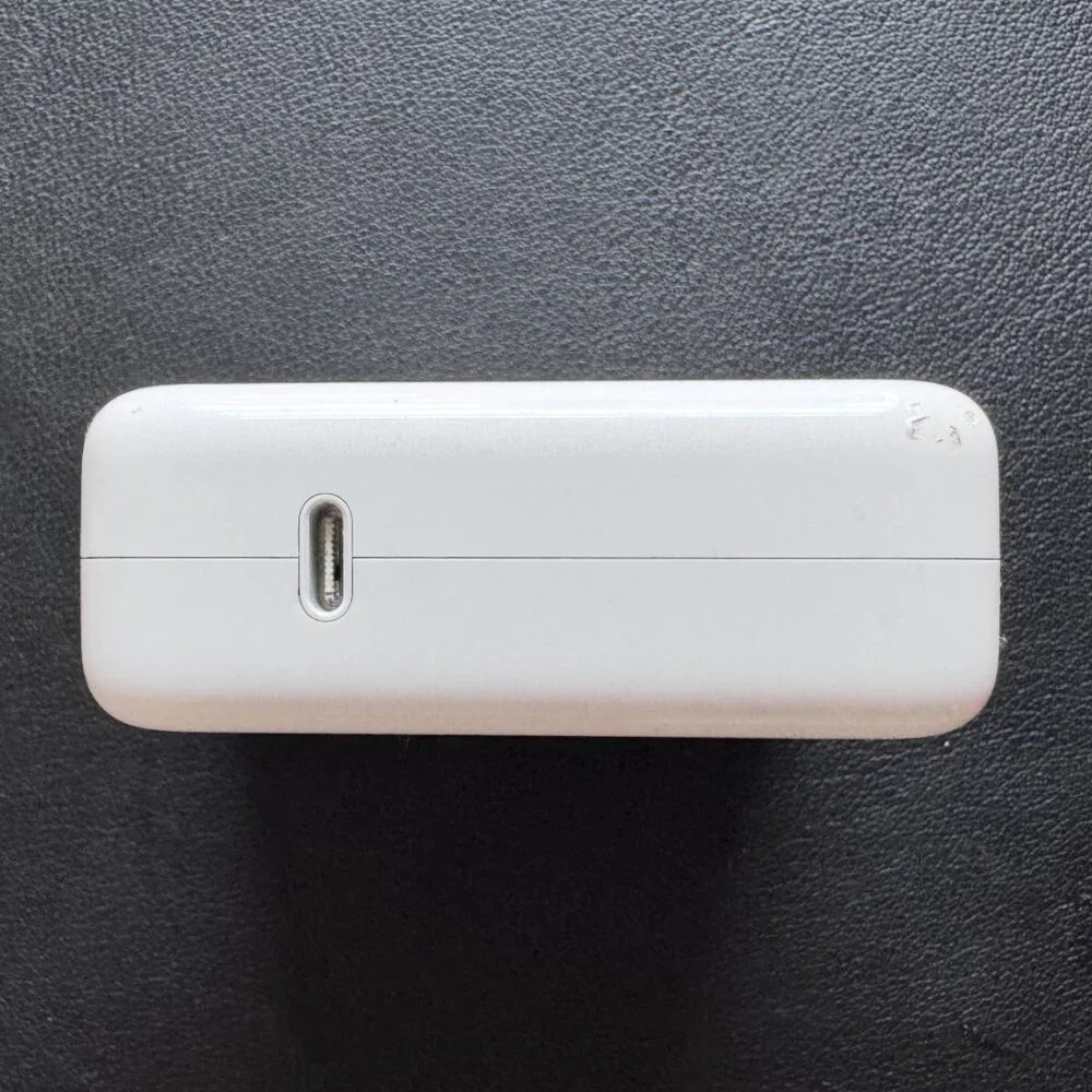 Apple 61W USB-C Power Adapter – MacBook & iPhone Compatible ⚡